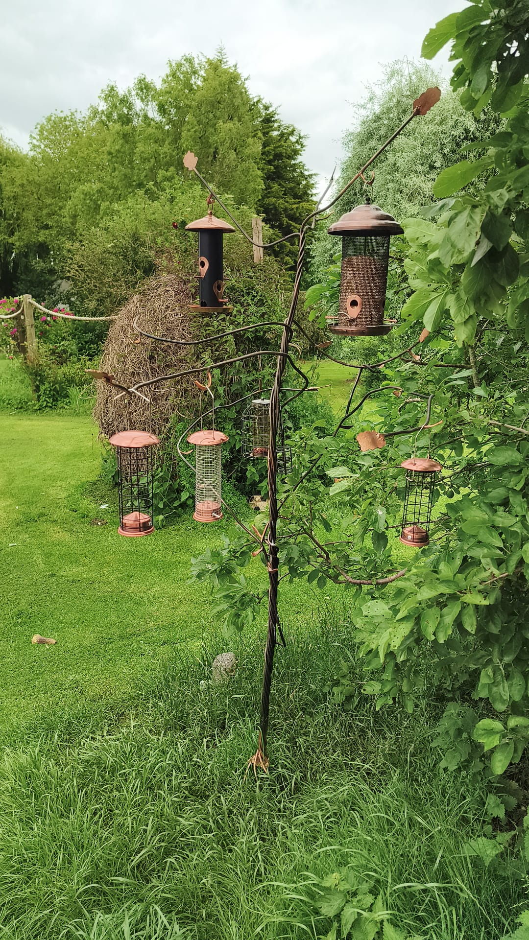 Tree-shaped Bird Feeder